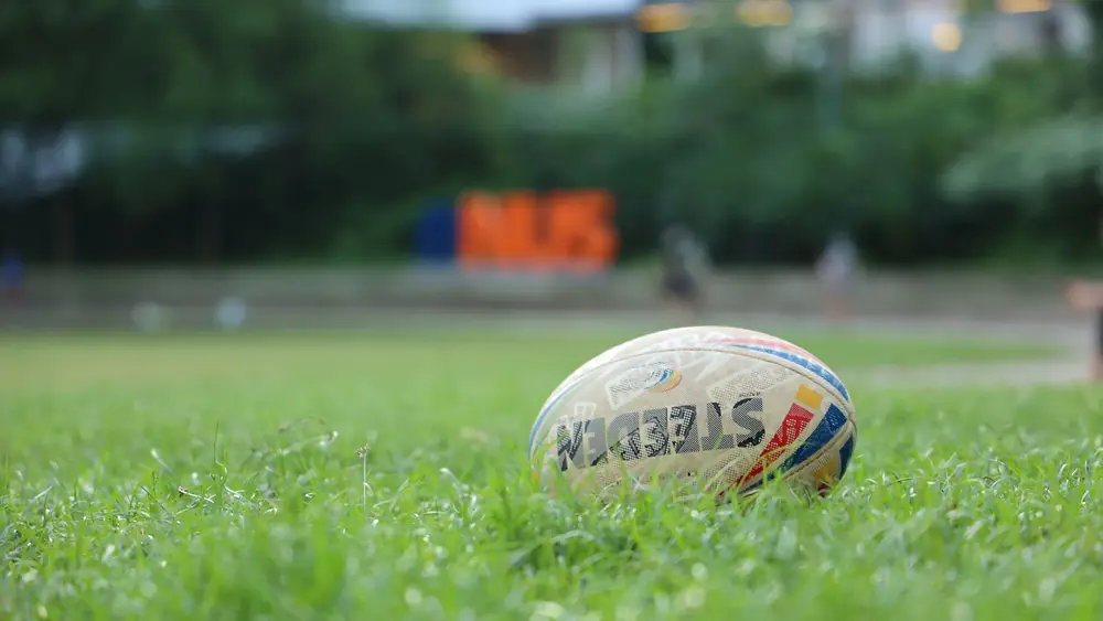 Match de rugby sur un terrain de club
